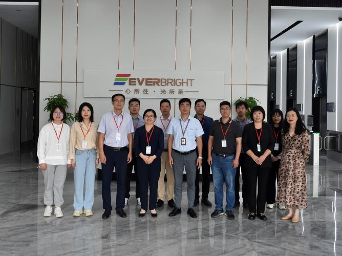 物理科学与技术学院与苏州长光华芯举行校企合作共建仪式